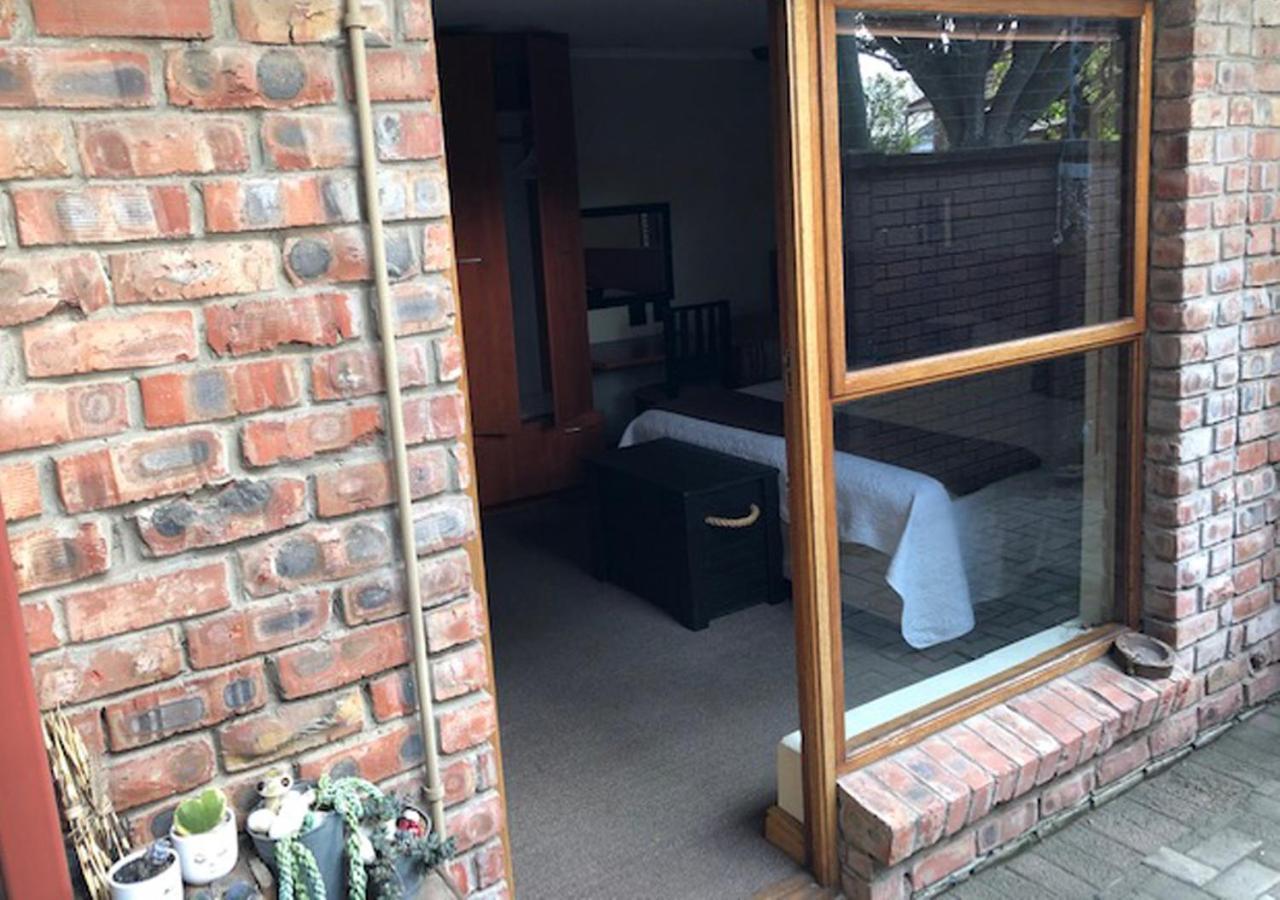 A La Martha'S Air-Port Guest House Port Elizabeth Exterior foto